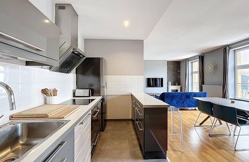 Metz-Centre – Ancienne Ville Apartamento | Apartment, high standard, view of the Cathedral and Temple Neuf, with parking lot