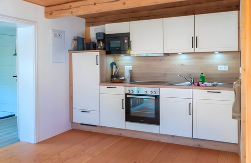 Bertsdorf Apartamento | Apartamento 'Hochwald' con vistas a la montaña y Wi-Fi