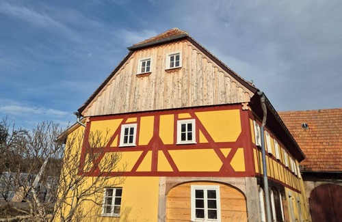 Bertsdorf Apartamento | Apartamento 'Hochwald' con vistas a la montaña y Wi-Fi