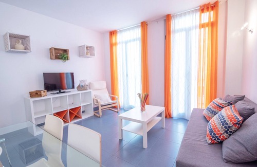 El Pilar Apartamento | Apartment 'Hogar Vera Orange' with Wi-Fi and Air Conditioning