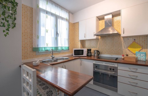 El Pilar Apartamento | Apartment 'Hogar Vera Turquesa' with Wi-Fi and Air Conditioning