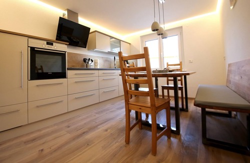 Unterkirnach Apartamento | Apartment 'Holzwieb' with Private Terrace, Shared Garden and Wi-Fi