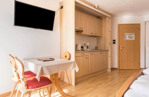 Santa Cristina Val Gardena Apartamento | Apartamento 'Hotel Residence Gardena Alps 300' con vistas a la montaña, jardín y Wi-Fi