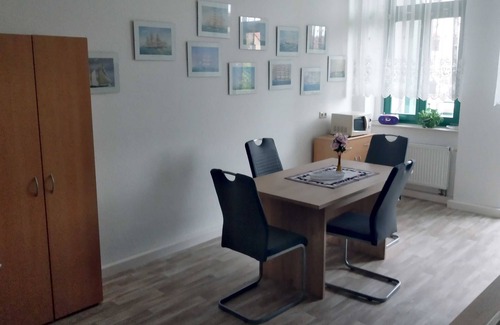 Goerlitz Apartamento | Apartamento I. 82m² OG, 2 BR con balcón -. Antiguo parque de bomberos de la ciudad de Görlitz