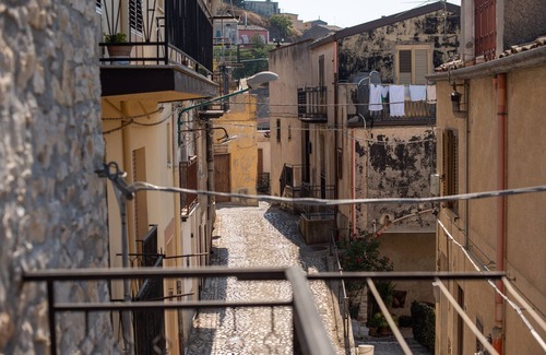 Prizzi Apartamento | Apartamento 'Il Baglio Antico' con vistas a la montaña, terraza y Wi-Fi