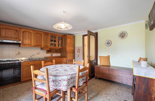 Aymavilles Apartamento | Apartamento 'Il Borgo' con vistas a la montaña, terraza privada y Wi-Fi