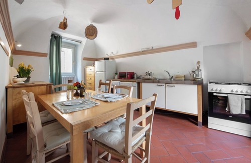 Sulzano Apartamento | Apartamento 'Il Giardino Segreto' con vistas al lago, terraza privada y Wi-Fi