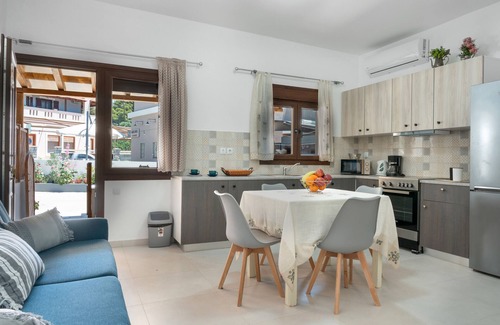 Panormos Apartamento | Apartamento 'Iliana 1' con vistas a la montaña, Wi-Fi y aire acondicionado