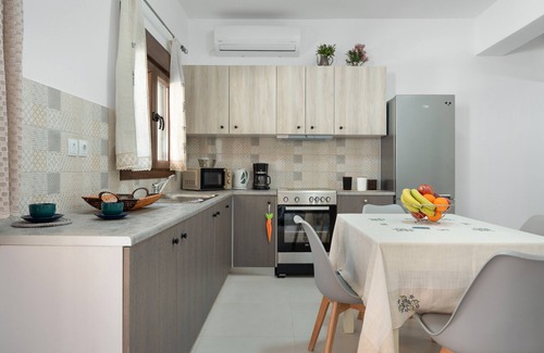 Panormos Apartamento | Apartamento 'Iliana 1' con vistas a la montaña, Wi-Fi y aire acondicionado