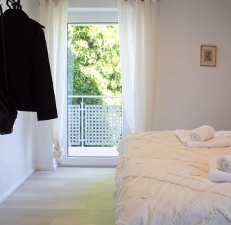 Kisslegg Apartamento | Apartment im Luftkurort Kißlegg, frisch renoviert, Balkon, Boxspringbetten, SmartTV, Playstation, Kaffevollautomat, ruhig, familienfreundlich