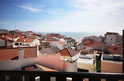 Ericeira Apartamento | Apartment im Zentrum, Balkon mit Meerblick & Grill
