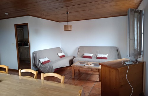 Cuers Apartamento | APARTMENT IN A WINERY IN THE VAR SMALL DOG ACCEPTED ON LEASH