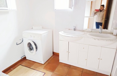 Cuers Apartamento | APARTMENT IN A WINERY IN THE VAR SMALL DOG ACCEPTED ON LEASH