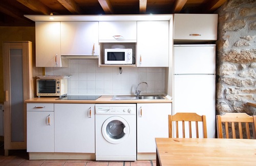 Alsasua Apartamento | Apartamento 'Apartamento K' con piscina compartida, Wi-Fi y aire acondicionado