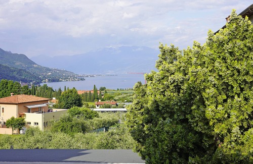 Cunettone-villa Apartamento | Apartamento en un antiguo pueblo con vistas al Golfo de Salò BS