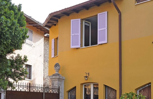 Cunettone-villa Apartamento | Apartamento en un antiguo pueblo con vistas al Golfo de Salò BS