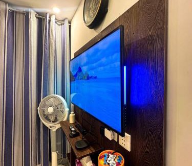 Bahria Town Apartamento | Apartment in Bahria Town Lahore, 1BHK with 2 ACs, 2 LEDs, Wifi, and Board Games