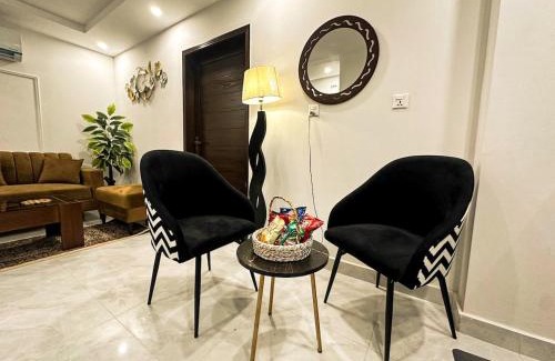 Bahria Town Apartamento | Apartment in Bahria Town Lahore, 1BHK with 2 ACs, 2 LEDs, Wifi, and Board Games