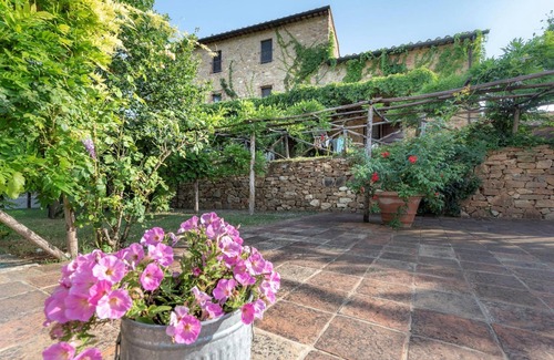 Simignano Casa | Apartment in Chianti With Pool ID 450
