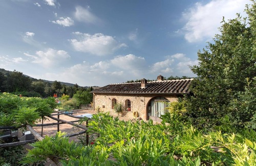 Simignano Casa | Apartment in Chianti With Pool ID 450