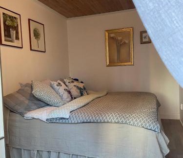 Hoganas Apartamento | Apartment in cozy farmhouse upstairs