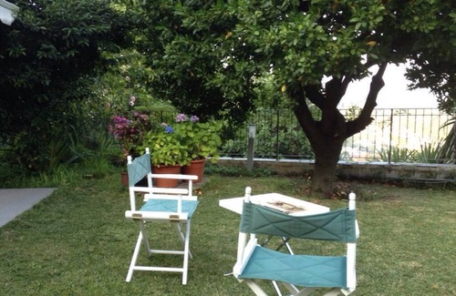 La Foce Apartamento | Apartment in early 20th century villa with garden