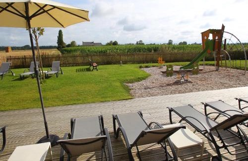 Roz-sur-Couesnon Apartamento | Apartment in France with Stunning Polder Views