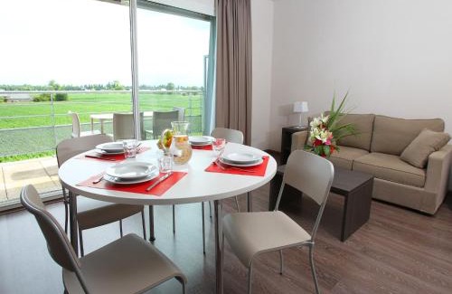 Roz-sur-Couesnon Apartamento | Apartment in France with Modern Design