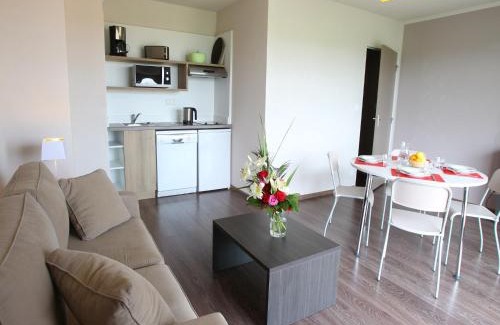 Roz-sur-Couesnon Apartamento | Apartment in France with Modern Design