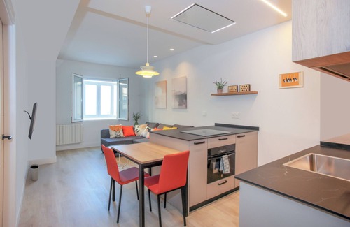 Gros Apartamento | Apartment in front of the Zurriola beach with sea views,