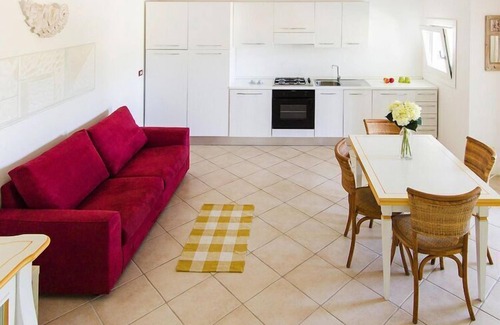 Baja Sardinia Apartamento | Piso en Golfo Aranci con terraza