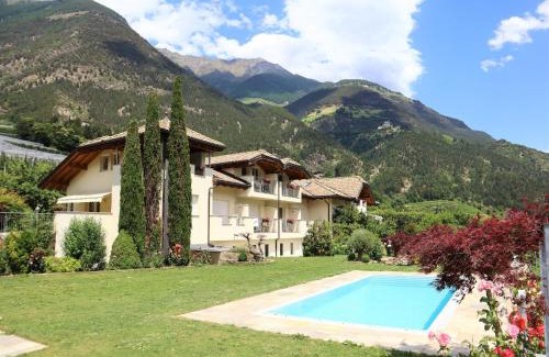 Coldrano Apartamento | Apartment in Goldrain with Pool & Mountain Views