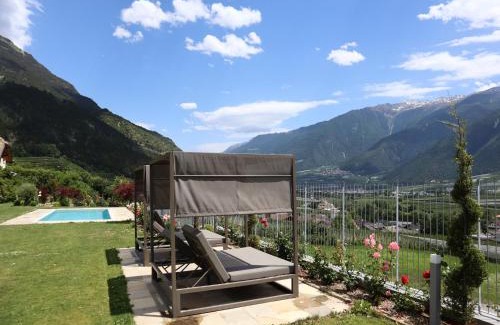 Coldrano Apartamento | Apartment in Goldrain with Pool & Mountain Views