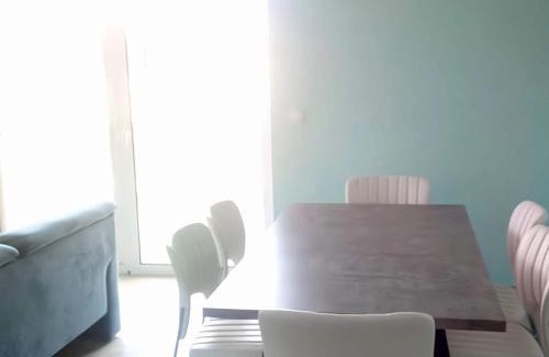 Rafina-Pikermi Apartamento | Apartment in Greece near the Sea with Garden