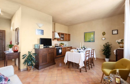 Siena Apartamento | Apartment in historic Villa "Le Contrade": view & authentic hospitality in Siena