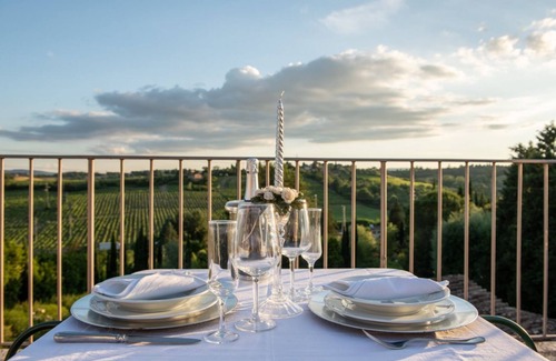 Siena Apartamento | Apartment in historic Villa "Le Contrade": view & authentic hospitality in Siena