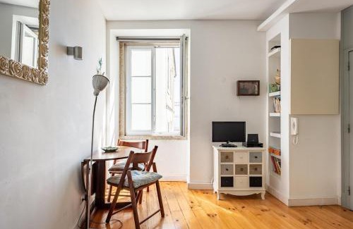 Alfama Apartamento | Apartment in Historical Alfama
