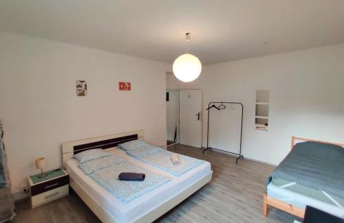 Prague 4 Casa | Apartment in house with private parking and garden