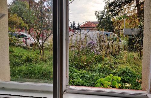 Prague 4 Casa | Apartment in house with private parking and garden