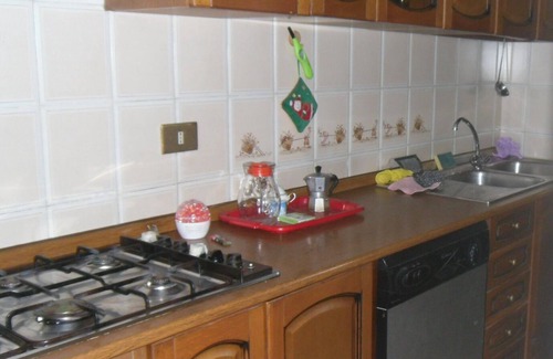 Cagnano Amiterno Casa | Apartamento en una villa rodeada de un paisaje rural característico.