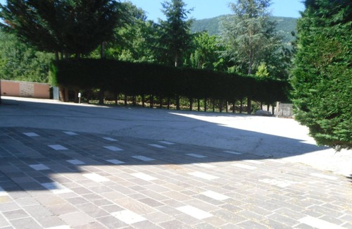 Cagnano Amiterno Casa | Apartamento en una villa rodeada de un paisaje rural característico.