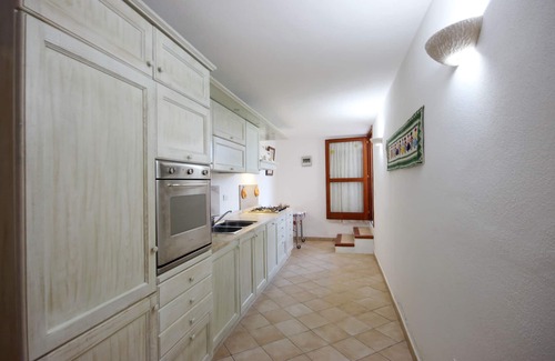 Porto San Paolo Apartamento | Apartamento en villa con espléndidas vistas al mar y al jardín.