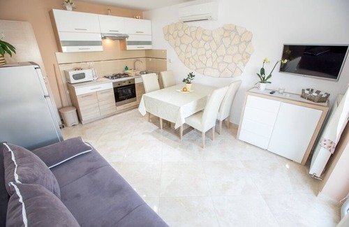 Lopar Apartamento | Apartamento en Lopar con Balcón, Acondicionador, WIFI, Lavadora (73-5)