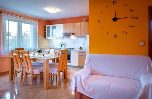Lopar Apartamento | Apartamento en Lopar con Balcón, Acondicionador, WIFI, Lavadora (4886-4)