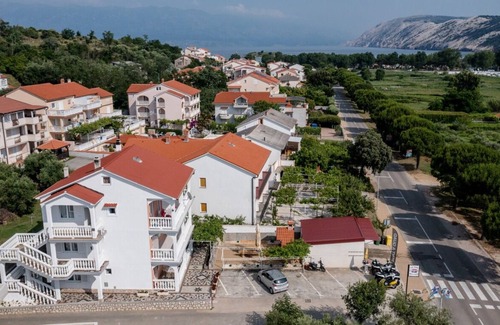 Lopar Apartamento | Apartamento en Lopar con Terraza, Acondicionador, WIFI, Lavadora (4360-1)