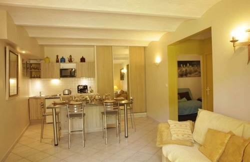 Forcalquier Cama Y Desayuno | Apartment in Mas provençale pool & spa residence