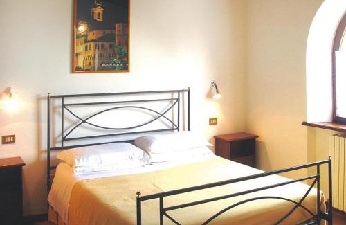 Montelparo Apartamento | Apartment in Montelparo with Pool