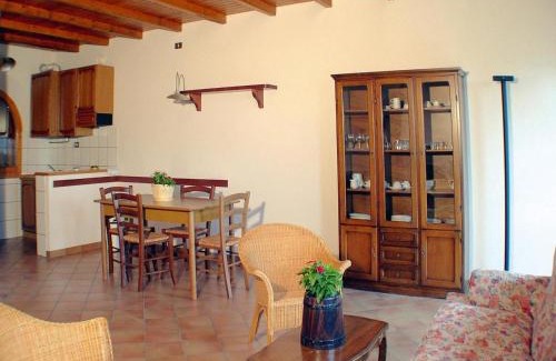 Montelparo Apartamento | Apartment in Montelparo with Pool