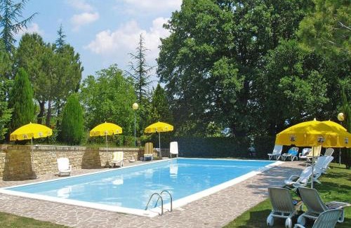 Montelparo Apartamento | Apartment in Montelparo with Pool