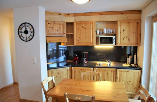 Saint-Pierre-de-Clages Apartamento | Apartment in Nendaz with Ski-In/Ski-Out Access